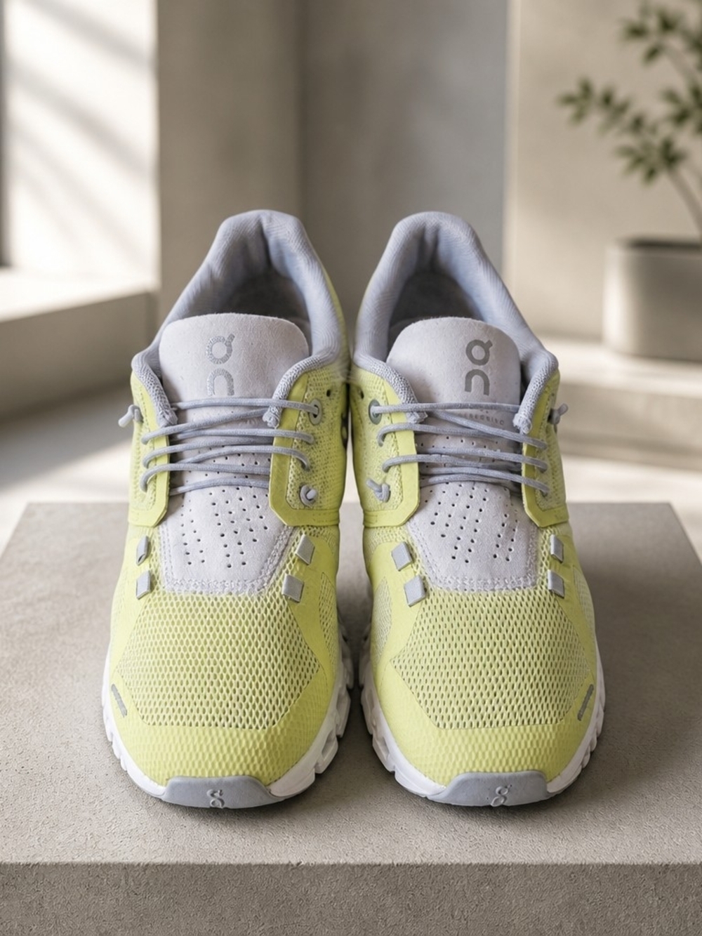 On Cloud Running Pale Yellow and Light Gray Running shoes Women's size W7